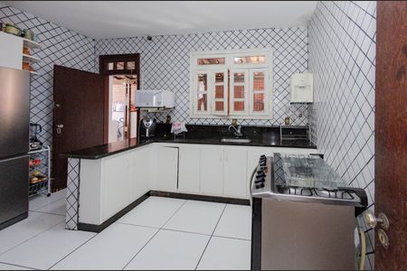 Casa para alugar com 420m², 4 quartos e 5 vagas Casa para alugar com 420m², 4 quartos e 5 vagasCozinha