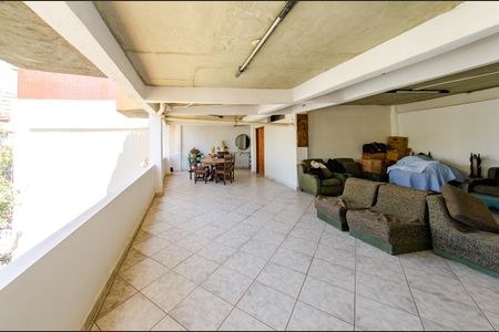 Casa para alugar com 420m², 4 quartos e 5 vagas Casa para alugar com 420m², 4 quartos e 5 vagasGaragem