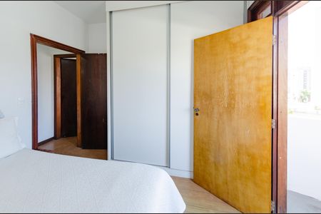 Casa para alugar com 420m², 4 quartos e 5 vagas Casa para alugar com 420m², 4 quartos e 5 vagasQuarto 1