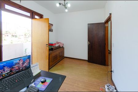 Casa para alugar com 420m², 4 quartos e 5 vagas Casa para alugar com 420m², 4 quartos e 5 vagasQuarto 2