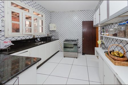 Casa para alugar com 420m², 4 quartos e 5 vagas Casa para alugar com 420m², 4 quartos e 5 vagasCozinha