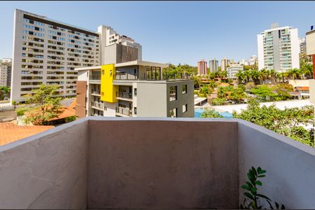 Casa para alugar com 420m², 4 quartos e 5 vagas Casa para alugar com 420m², 4 quartos e 5 vagasVaranda quarto 2
