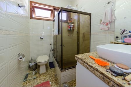 Casa para alugar com 420m², 4 quartos e 5 vagas Casa para alugar com 420m², 4 quartos e 5 vagasBanheiro social
