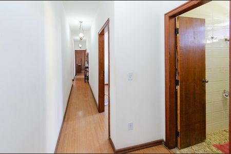 Casa para alugar com 420m², 4 quartos e 5 vagas Casa para alugar com 420m², 4 quartos e 5 vagasCorredor
