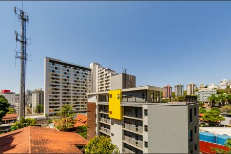 Casa para alugar com 420m², 4 quartos e 5 vagas Casa para alugar com 420m², 4 quartos e 5 vagasVista