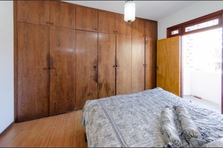 Casa para alugar com 420m², 4 quartos e 5 vagas Casa para alugar com 420m², 4 quartos e 5 vagasSuíte