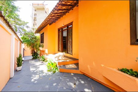 Casa para alugar com 420m², 4 quartos e 5 vagas Casa para alugar com 420m², 4 quartos e 5 vagasÁrea externa