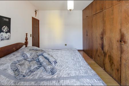 Casa para alugar com 420m², 4 quartos e 5 vagas Casa para alugar com 420m², 4 quartos e 5 vagasSuíte