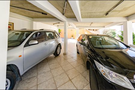 Casa para alugar com 420m², 4 quartos e 5 vagas Casa para alugar com 420m², 4 quartos e 5 vagasGaragem