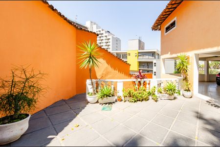 Casa para alugar com 420m², 4 quartos e 5 vagas Casa para alugar com 420m², 4 quartos e 5 vagasÁrea externa