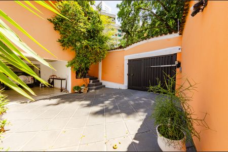 Casa para alugar com 420m², 4 quartos e 5 vagas Casa para alugar com 420m², 4 quartos e 5 vagasÁrea externa