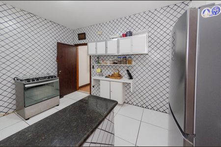 Casa para alugar com 420m², 4 quartos e 5 vagas Casa para alugar com 420m², 4 quartos e 5 vagasCozinha
