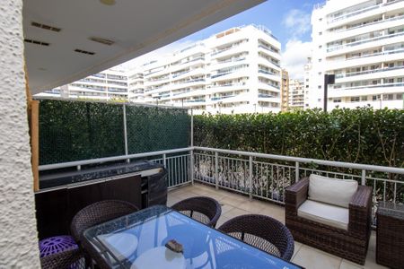 Apartamento à venda com 124m², 3 quartos e 2 vagas Apartamento à venda com 124m², 3 quartos e 2 vagasVaranda