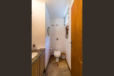 Casa à venda com 390m², 4 quartos e 3 vagas Casa à venda com 390m², 4 quartos e 3 vagasLavabo