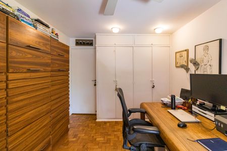 Casa à venda com 390m², 4 quartos e 3 vagas Casa à venda com 390m², 4 quartos e 3 vagasQuarto 2