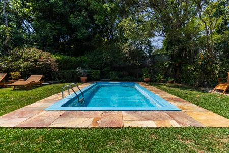 Casa à venda com 390m², 4 quartos e 3 vagas Casa à venda com 390m², 4 quartos e 3 vagasÁrea comum