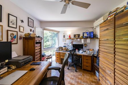 Casa à venda com 390m², 4 quartos e 3 vagas Casa à venda com 390m², 4 quartos e 3 vagasQuarto 2