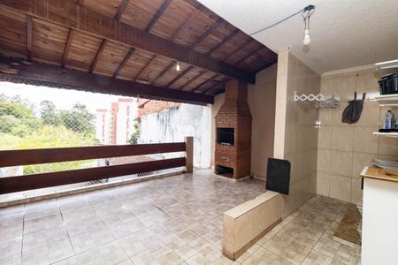 Casa à venda com 200m², 3 quartos e 2 vagas Casa à venda com 200m², 3 quartos e 2 vagasChurrasqueira - Área de serviço