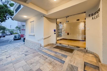 Apartamento à venda com 109m², 2 quartos e 1 vaga Apartamento à venda com 109m², 2 quartos e 1 vagaEntrada