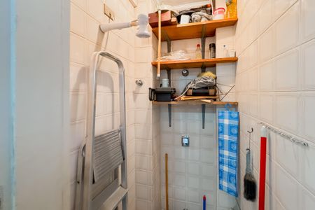 Apartamento à venda com 109m², 2 quartos e 1 vaga Apartamento à venda com 109m², 2 quartos e 1 vagaBanheiro de serviço