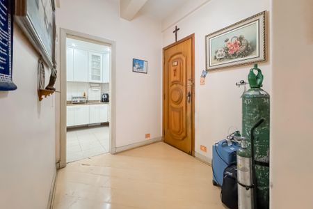 Apartamento à venda com 109m², 2 quartos e 1 vaga Apartamento à venda com 109m², 2 quartos e 1 vagaHall