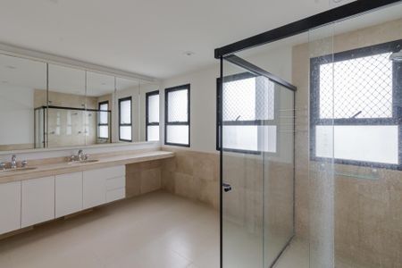 Apartamento para alugar com 500m², 5 quartos e 4 vagasBanheiro da Suíte 1