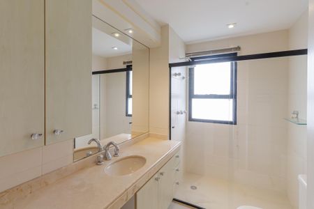 Apartamento para alugar com 500m², 5 quartos e 4 vagasBanheiro da Suíte 2