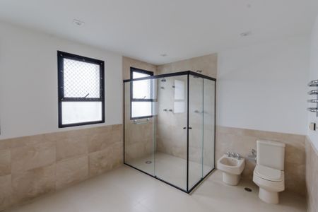 Apartamento para alugar com 500m², 5 quartos e 4 vagasBanheiro da Suíte 1