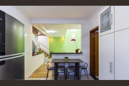 Casa à venda com 5 quartos, 300m² em Vila Palmeiras, São Paulo