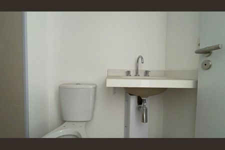 Studio à venda com 32m², 1 quarto e sem vaga Studio à venda com 32m², 1 quarto e sem vagaBanheiro Social