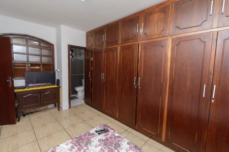 Casa à venda com 79m², 6 quartos e 1 vagaCasa2 - Suíte