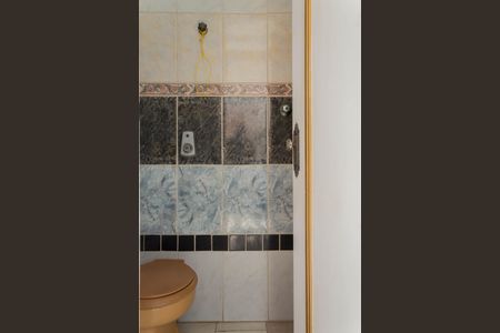 Casa à venda com 240m², 3 quartos e 5 vagas Casa à venda com 240m², 3 quartos e 5 vagasBanheiro da Garagem