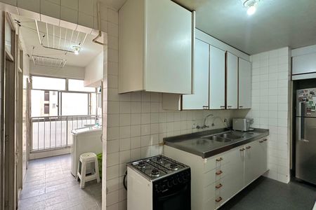 Apartamento à venda com 162m², 4 quartos e 2 vagas Apartamento à venda com 162m², 4 quartos e 2 vagasCozinha
