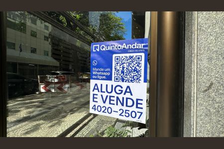 Apartamento à venda com 162m², 4 quartos e 2 vagas Apartamento à venda com 162m², 4 quartos e 2 vagasPlaquinha