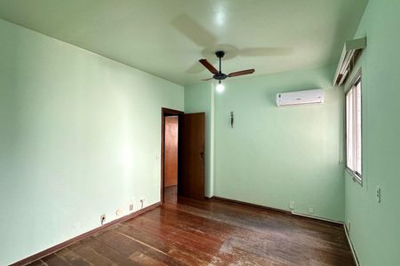 Apartamento à venda com 162m², 4 quartos e 2 vagas Apartamento à venda com 162m², 4 quartos e 2 vagasSuíte