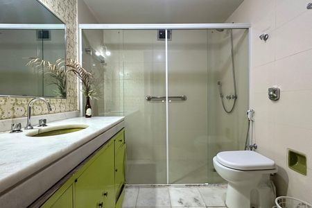 Apartamento à venda com 162m², 4 quartos e 2 vagas Apartamento à venda com 162m², 4 quartos e 2 vagasBanheiro 2