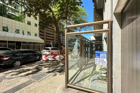 Apartamento à venda com 162m², 4 quartos e 2 vagas Apartamento à venda com 162m², 4 quartos e 2 vagasPlaquinha