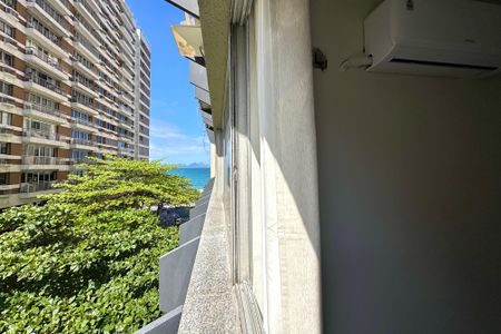 Apartamento à venda com 162m², 4 quartos e 2 vagas Apartamento à venda com 162m², 4 quartos e 2 vagasVista do Quarto 02