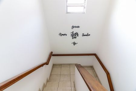 Casa à venda com 129m², 4 quartos e 2 vagas Casa à venda com 129m², 4 quartos e 2 vagasEscadas