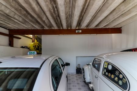 Casa à venda com 129m², 4 quartos e 2 vagas Casa à venda com 129m², 4 quartos e 2 vagasGaragem