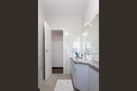 Casa à venda com 310m², 3 quartos e 3 vagas Casa à venda com 310m², 3 quartos e 3 vagasBanheiro da Suíte