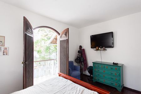 Casa à venda com 310m², 3 quartos e 3 vagas Casa à venda com 310m², 3 quartos e 3 vagasSuíte