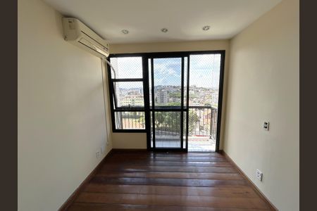Apartamento à venda com 73m², 2 quartos e 1 vagaSala