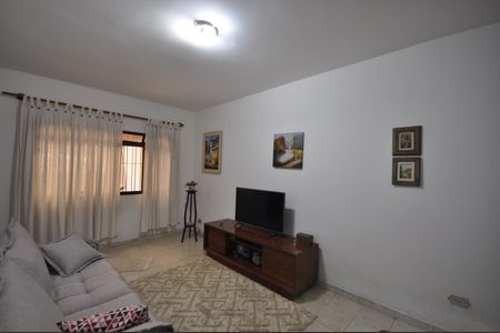 Casa à venda com 112m², 3 quartos e 2 vagasSala