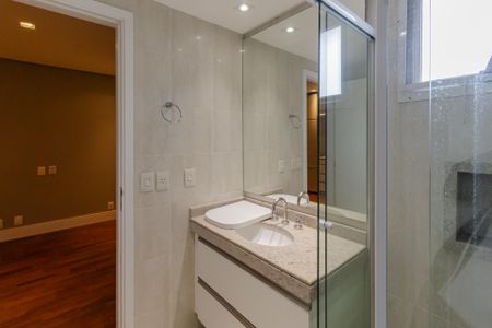 Apartamento para alugar com 270m², 5 quartos e 4 vagasBanheiro da Suíte 4