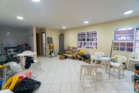 Casa de condomínio à venda com 356m², 4 quartos e 5 vagasÁrea comum - Salão de festas