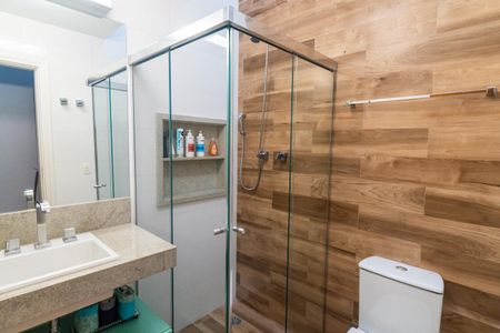 Casa de condomínio à venda com 356m², 4 quartos e 5 vagasBanheiro da Suíte 2