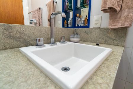 Casa de condomínio à venda com 356m², 4 quartos e 5 vagasBanheiro Social