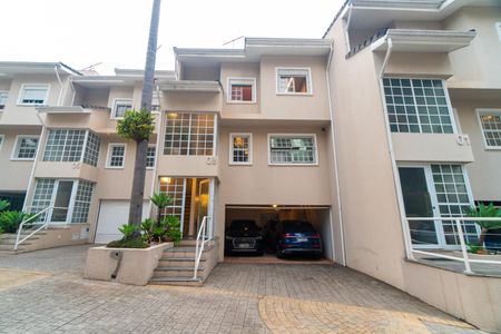 Casa de condomínio à venda com 356m², 4 quartos e 5 vagasFachada