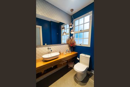 Casa de condomínio à venda com 356m², 4 quartos e 5 vagasLavabo